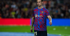 De Jong joins FC Barcelona training