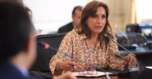 The president of Peru presents to Congress the proposal to hold elections in April 2024