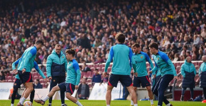 More than 15,000 'culés' attend Barça's solidarity training at the Camp Nou
