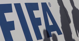 FIFA limits commissions to footballer agents and prohibits multiple representation