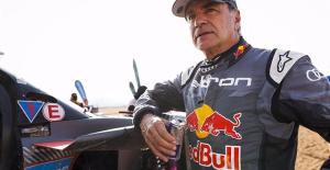 Carlos Sainz loses the Dakar lead in a rough third stage