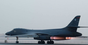 The US carries out maneuvers with a nuclear-capable bomber in response to the launch of the North Korean missile
