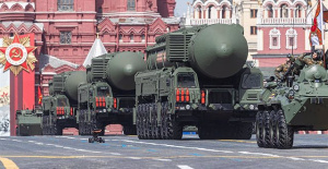The Russian Army begins maneuvers in Siberia with the deployment of nuclear-capable 'Yars' missiles