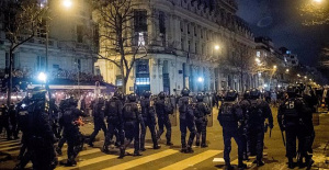 More than 450 arrested in the riots during the ninth day of the strike in France