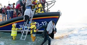UK plans to toughen immigration law to prevent migrants arriving by boat from seeking asylum
