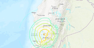 A 6.7 earthquake shakes the coast of Ecuador