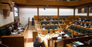 The Basque Parliament supports the rise in the SMI but calls for a minimum wage in line with the "economic reality" of the Basque Country