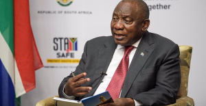 The president of South Africa finalizes the reshuffle of his cabinet after his success in the internal revalidation of his party