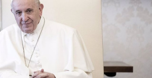 The Pope does not suffer from pneumonia and has spent a good night in the hospital