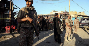 At least nine police officers killed and eleven injured in an attack in southwestern Pakistan