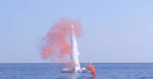 Russia launches 'Kalibr' cruise missile from the Sea of ​​Japan