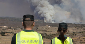 Troops work all night on the Villanueva de Viver fire to stabilize the perimeter this Friday