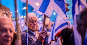 Tens of thousands of people protest in Israel against judicial reform