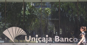 Unicaja Banco earns 34 million up to March, 43% less due to the impact of the bank tax