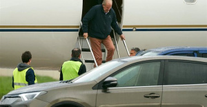 The emeritus king arrives in Vitoria after his five-day stay in the Galician town of Sanxenxo