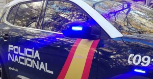 The investigating judge sees indications that the twin police officers from Ourense killed their partner after stealing weapons