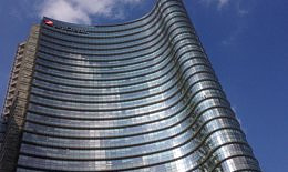UniCredit earns more than 2,000 million in a record first quarter and improves annual forecasts