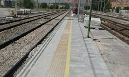 A 15-year-old boy dies after being electrocuted by touching the catenary at the Vicálvaro train station