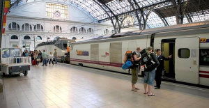 Young people traveling this summer by bus, train and interrail can request a discount of up to 90% from today