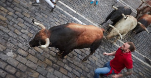 Rough and fast running of the bulls of Fuente Ymbro with several moments of danger in Estafeta