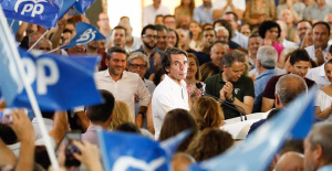Aznar calls for a vote for the PP to achieve a "solid majority" and claims that his government brought together the entire right