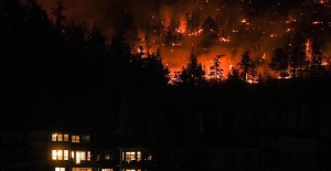 The Canadian province of British Columbia declares a state of emergency due to the advance of the fires