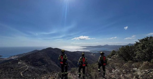 Firefighters review the perimeter of the forest fire in Portbou (Girona) which has been stabilized
