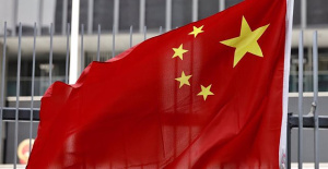 China injects 12.8 billion into its banks and cuts mandatory foreign currency reserves