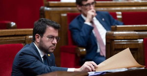 The Catalan Parliament endorses making the investiture of Sánchez conditional on the referendum with the 'yes' of ERC and Junts