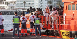 Two more cayucos arrive in Gran Canaria and one in Tenerife with 216 migrants on board