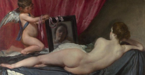 Two climate activists attack Velázquez's 'Venus in the Mirror' with hammers at the National Gallery in London