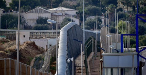 A hundred Moroccans try to enter Melilla by jumping the fence with Morocco and they are all rejected