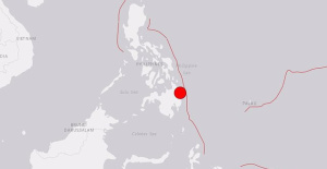 Regional tsunami alert declared after a 7.6 magnitude earthquake in the Philippines
