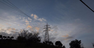 The price of electricity falls 6.3% this Wednesday, to 105.97 euros/MWh
