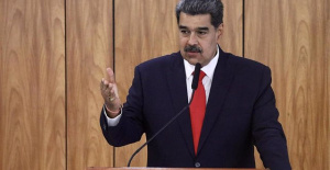 Maduro orders "defensive actions" before the arrival of a British ship to the coast of Guyana