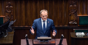 Tusk wins the support of the Polish Lower House and is sworn in as prime minister