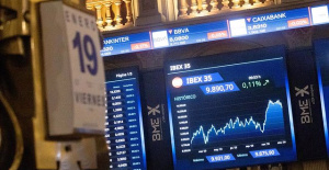 The Ibex 35 rises 0.2% at midday and tries to recover the level of 9,900 points