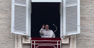The Pope calls for a "universal ban" on surrogacy
