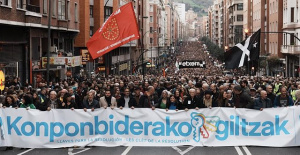 Thousands of people in Bilbao ask that Basque institutions "facilitate the return home of ETA prisoners"