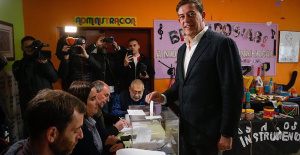 Besteiro, with "very good vibes" after going to vote: "Today is a historic day for Galicia"