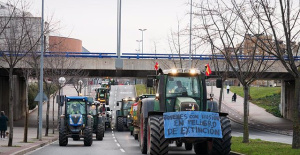 Farmers collapse Spain#039;s main...