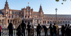 The Government rejects the "arbitrary" closure of the Plaza de España and criticizes the "disloyalty" of the Seville City Council