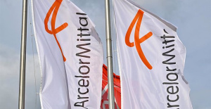 ArcelorMittal earns 90.1% less in 2023, up to 852.17 million, and its shares rise 4%