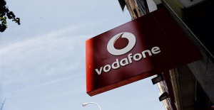 Swisscom buys Vodafone Italia for 8 billion