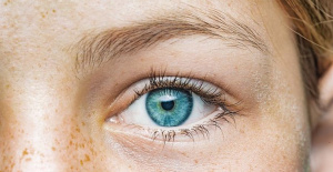 Did you know that there are women with super vision, that blue eyes do not exist and that eye color changes until old age?