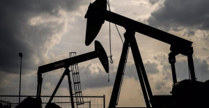 Brent oil barrel falls below $90, despite tensions in the Middle East