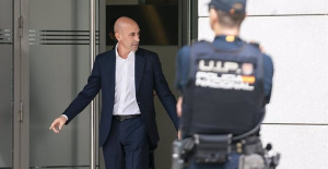 The Majadahonda judge summons Rubiales to testify as under investigation on April 29 for his management of the RFEF