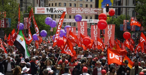 UGT and CCOO demand the regeneration of democracy, better salaries and a reduction in working hours
